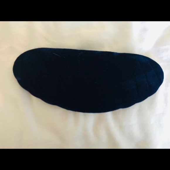 Vintage Richelieu Blue Velvet Clam Shell Case. - Picture 5 of 5